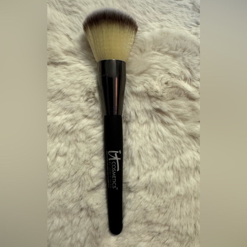IT Cosmetics Flawless Finish Brush and Yves-Rocher travel brush